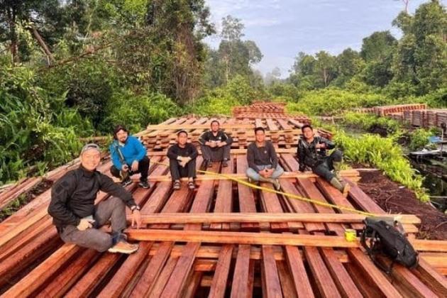 Aksi Tegas !! Polres Inhu Bongkar 300 Kubik Kayu Diduga Illegal Logging di Tengah Bencana Sumatera