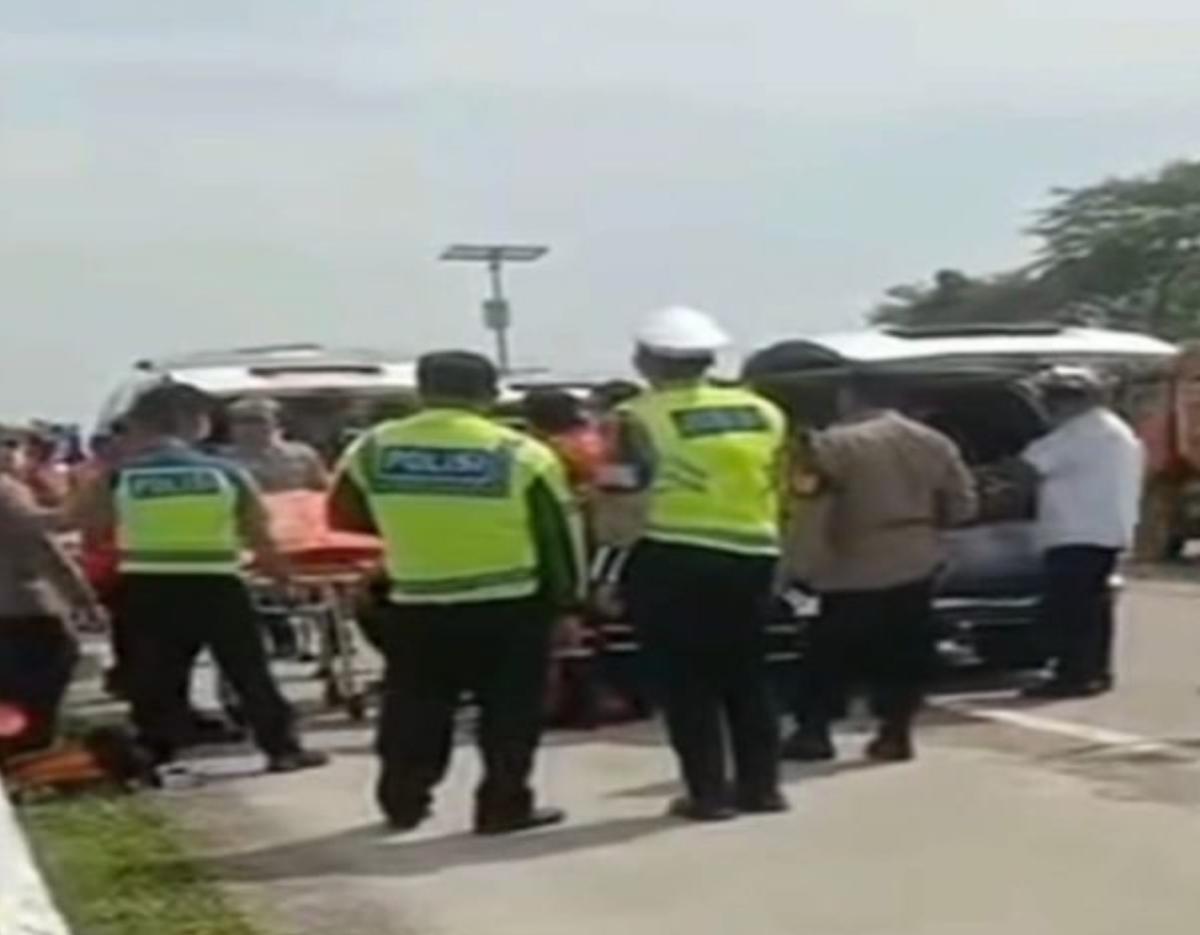 4 Orang Ditemukan Tewas Misterius  Dalam Mobil di Tol Tegal