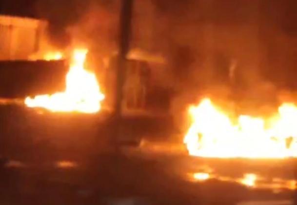 9 Kios dan 7 Kendaraan Dibakar Massa Imbas Debt Collector Tewas Dikeroyok di Pancoran