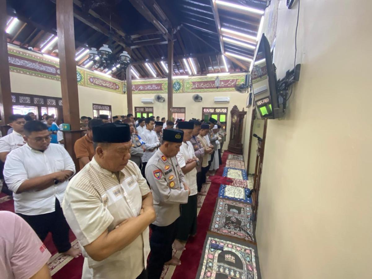 Polisi di Tangerang Gelar Salat Gaib untuk Korban Bencana Sumatera dan Aceh