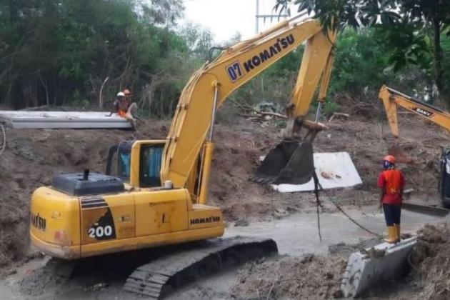 Antisipasi Banjir dan Longsor, Bantaran Kali Cikadu Kabupaten Bekasi Dipasang Beton