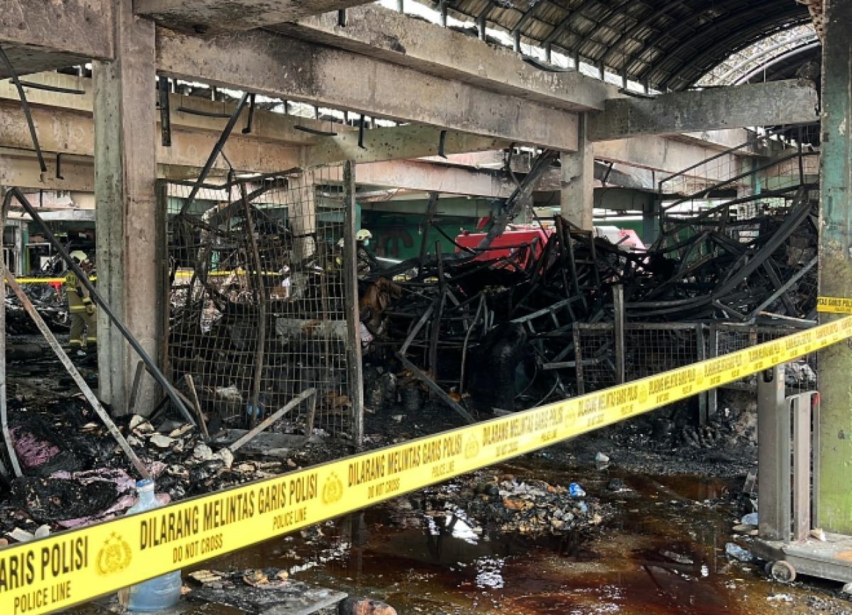 Lapak Terbakar, Pedagang Tak Digusur! Pramono Tegaskan Tetap di Pasar Induk Kramat Jati