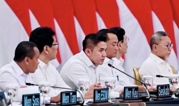 Seskab Tegaskan Sumber Daya Dikerahkan Besar-besaran untuk Sumatera