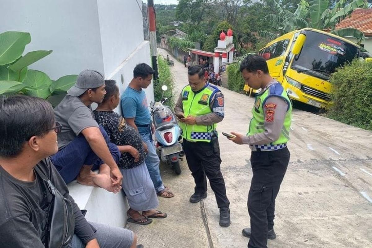 Sopir Tak Hafal Jalan, Bus Pariwisata Terperosok di Jalur Alternatif Puncak Bogor