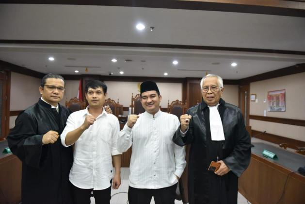 Hakim PN Jakpus Perintahkan Bebas, Awwab -  Marsel Hirup Udara Bebas Usai Sidang