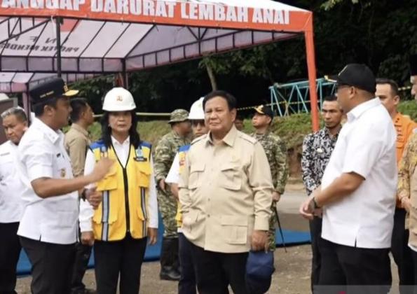 Prabowo Tinjau Pemulihan Jalur Darat di Sekitar Lembah Anai