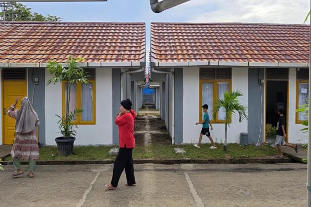 Setelah Rumah Hilang Tersapu Banjir, Warga Padang Kini Nikmati Hunian Sementara Lengkap Fasilitas!