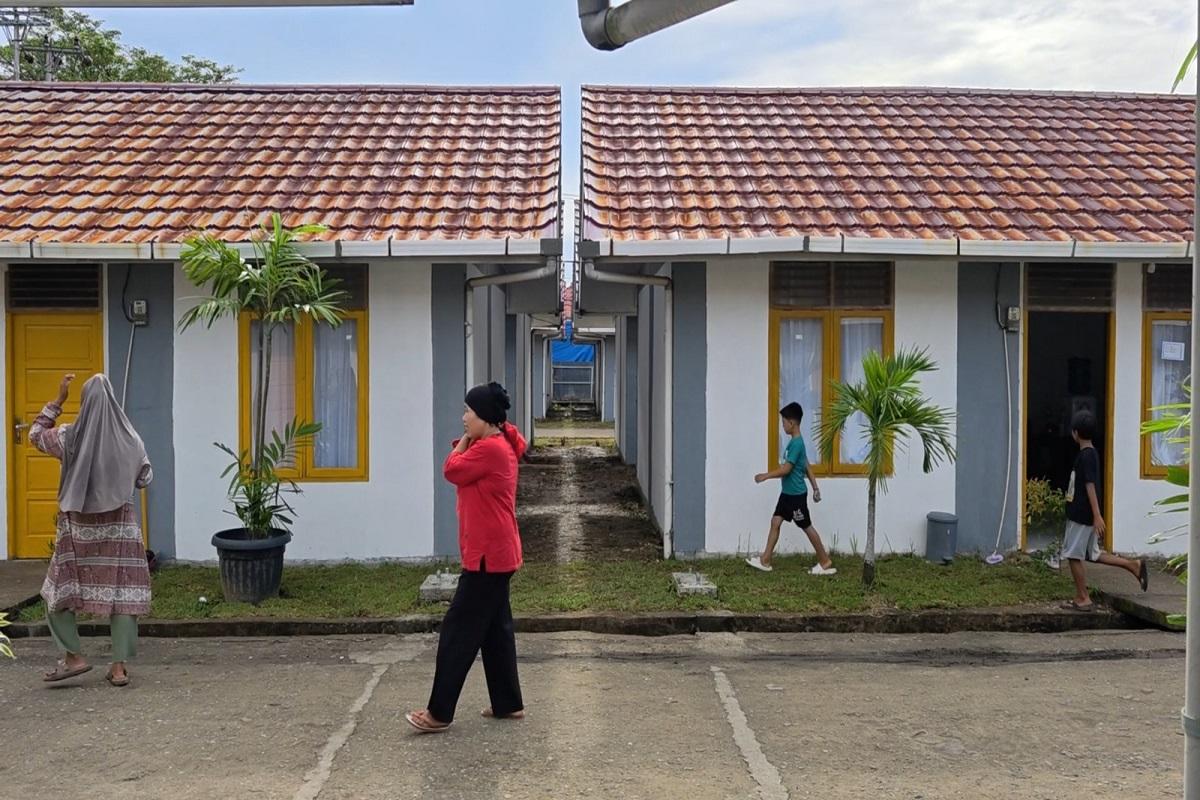 Setelah Rumah Hilang Tersapu Banjir, Warga Padang Kini Nikmati Hunian Sementara Lengkap Fasilitas!