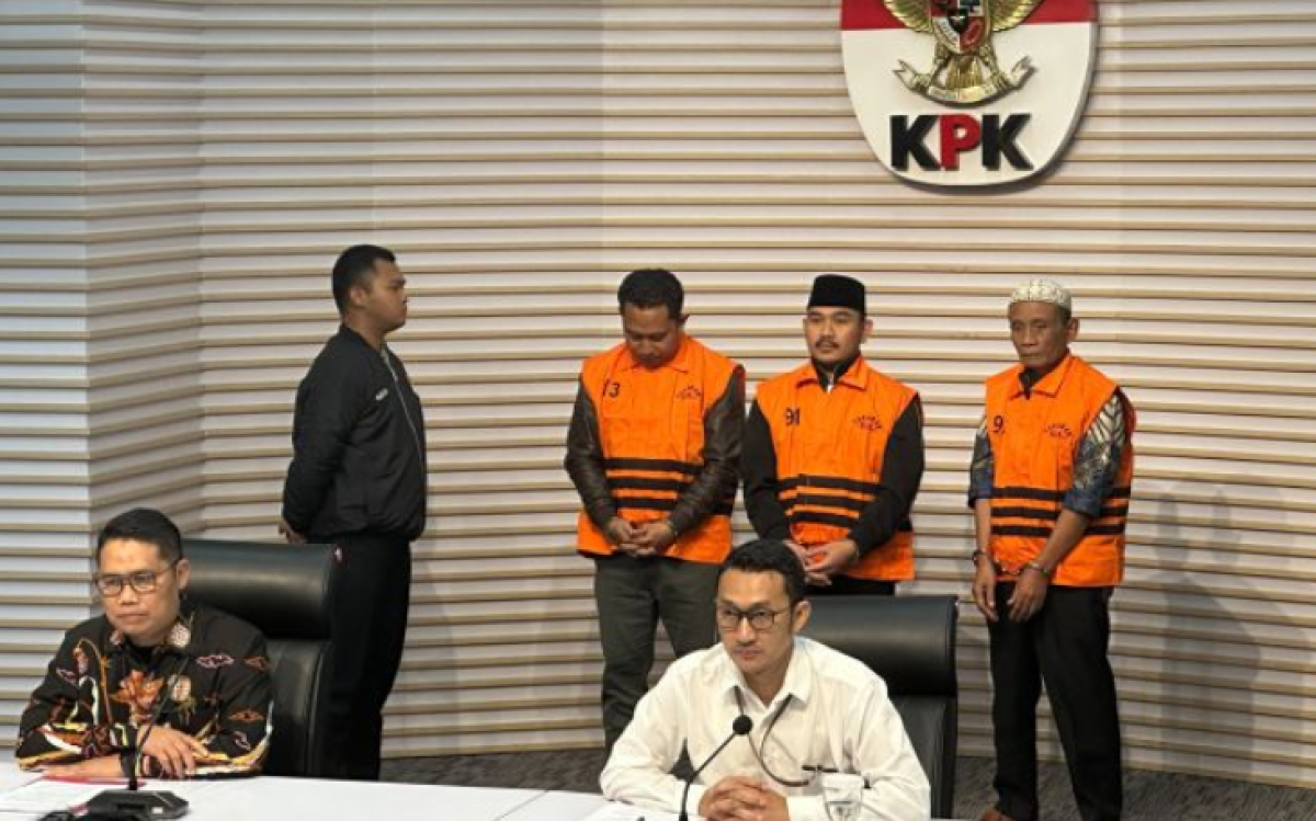 Jadi Tersangka, Bupati Bekasi Ade Kuswara Diduga Terima Rp14,2 Miliar