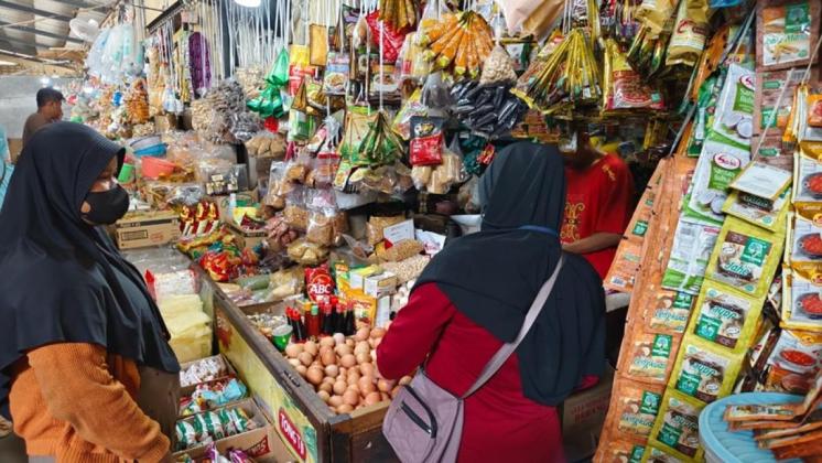 Harga Telur Ayam Ras Terbang Jelang Nataru 2026, Ibu-Ibu Mulai Menjerit!