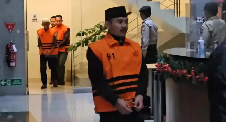 KPK Geledah Kantor Bupati Bekasi, Sita Puluhan Dokumen Proyek