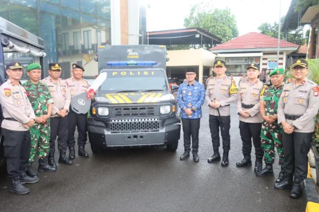 Siap Jaga Nataru! Polres Tangsel Gelar Apel Operasi Lilin 2025, Serahkan Mobil Pamapta ke Dua Polsek 