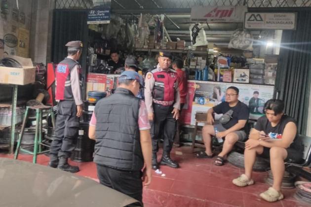 Jelang Nataru, Polsek Ciputat Timur Gencarkan Patroli Jalan Kaki di Kawasan Padat Aktivitas