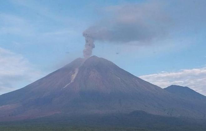 Gunung Semeru Erupsi Lagi, Letusan Tembus 1,2 Km