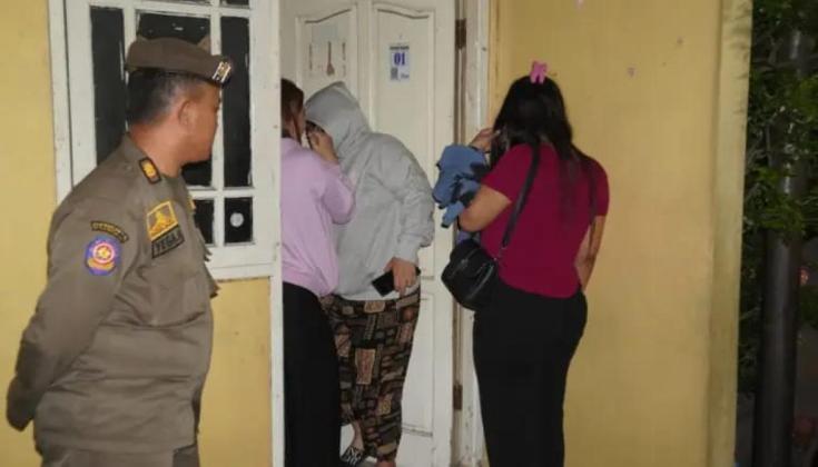 Ada Kondom Cuy! Petugas Amankan 44 Orang dalam Penggerebekan Kontrakan Mesum di Tangerang