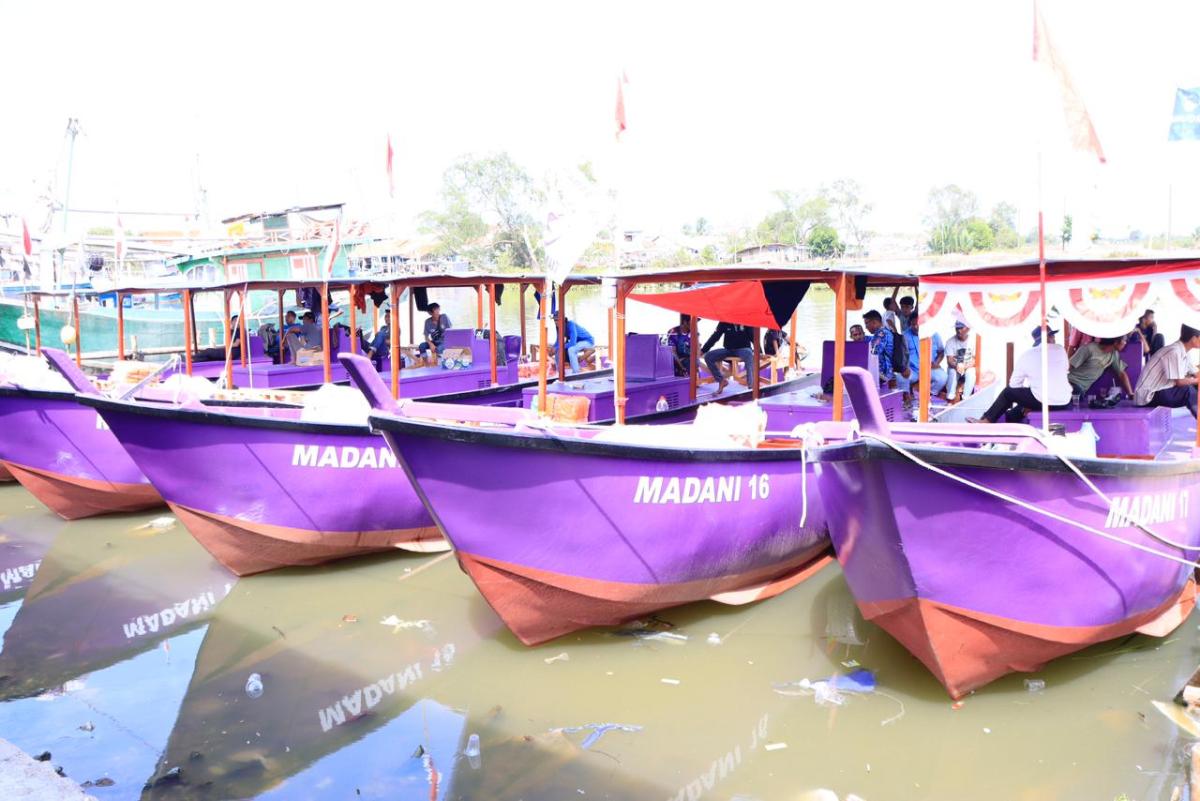 Pemkab Tangerang Serahkan Bantuan Kapal Tangkap Ikan Kepada Nelayan Kronjo