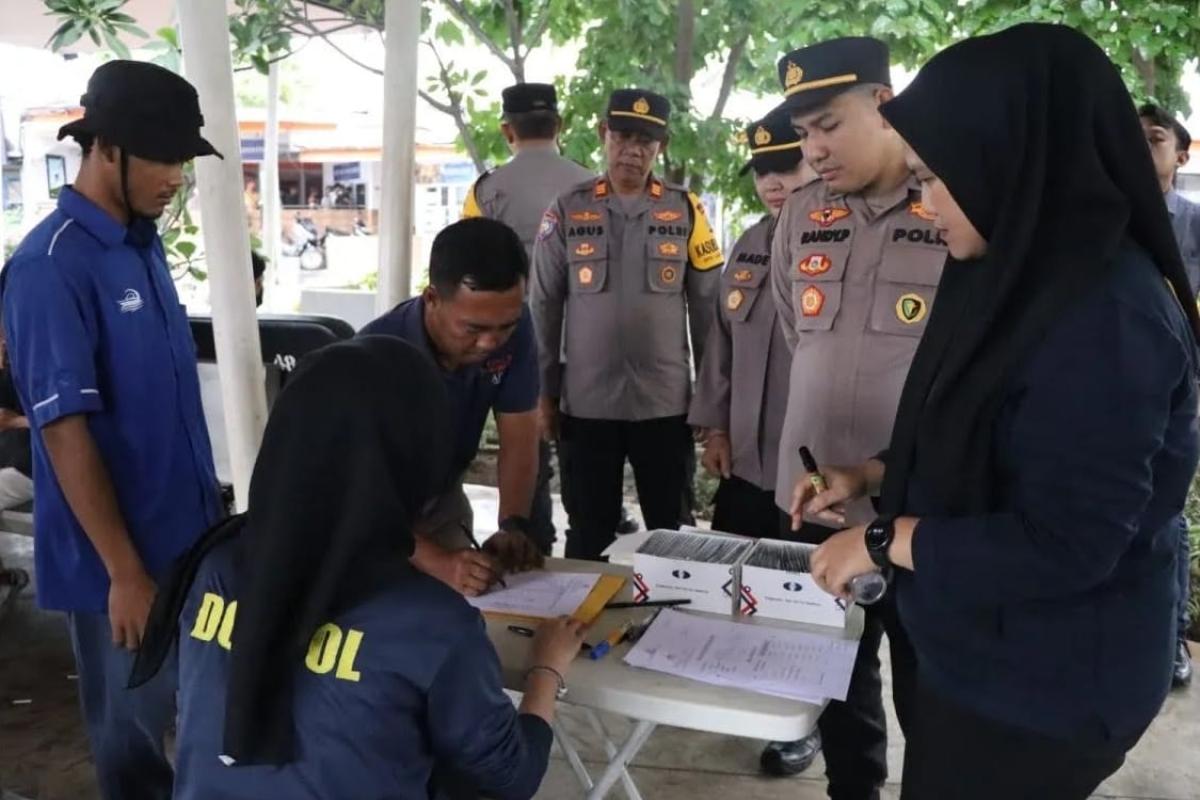 Jelang Libur Nataru Aman, Polres Kepulauan Seribu Tes Urine ABK di Marina Ancol