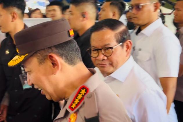 Kapolri–Pramono Anung Muncul Bersama di Katedral Jelang Misa Natal, Ini yang Terjadi