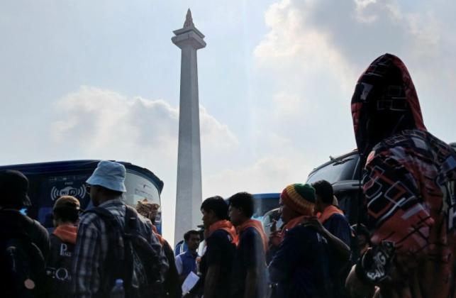Ribuan Pengunjung Padati Monas saat Libur Natal