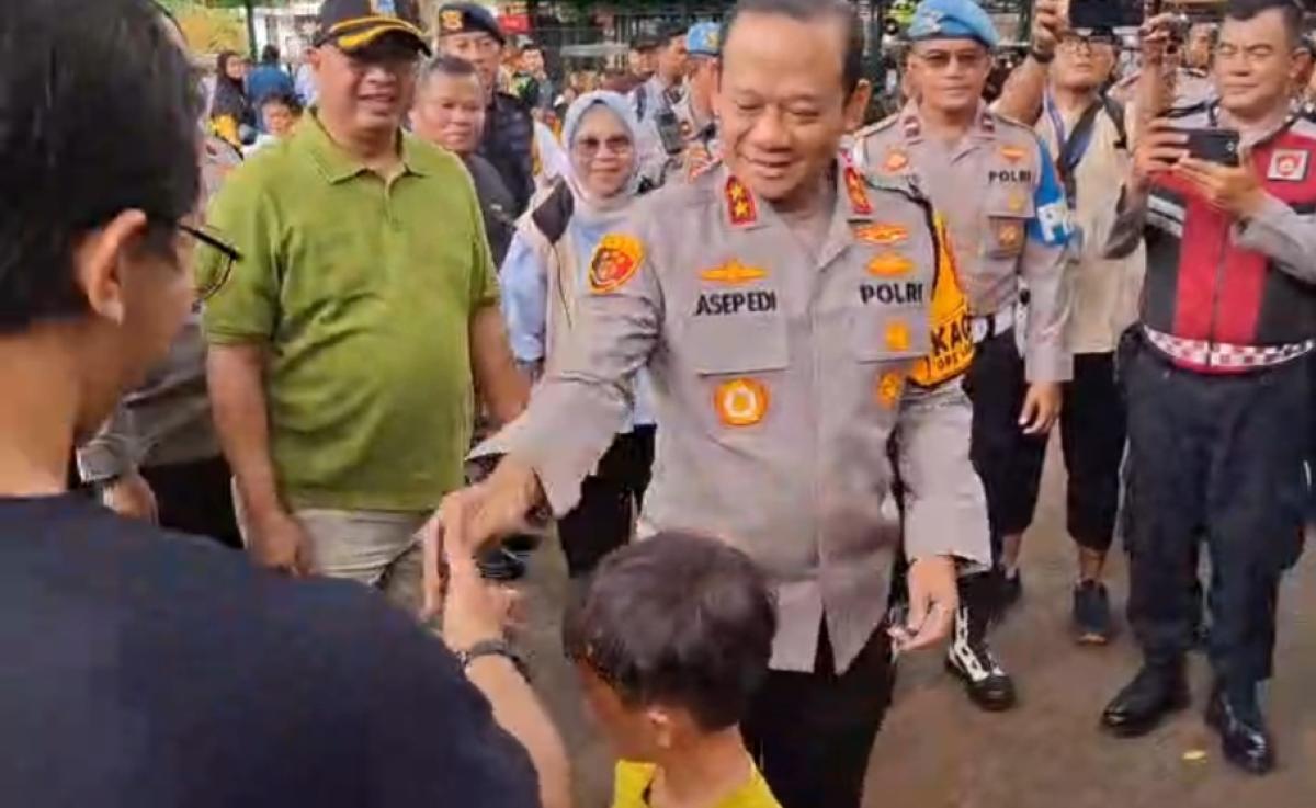 Diserbu Puluhan Ribu Warga, Kapolda Metro Jaya Pantau Langsung Keamanan Ragunan