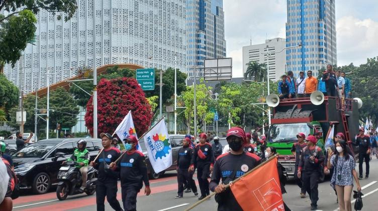 Aksi Buruh Kepung Patung Kuda! UMP DKI Jakarta 2026 Memanas, Ini Alasannya Gagal ke Istana
