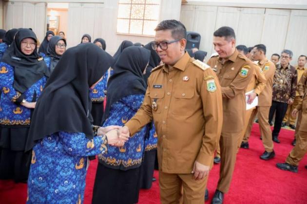 Andra Soni Lantik 64 Pejabat Fungsional di Lingkungan Pemprov Banten
