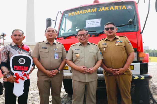DKI Jakarta Hibahkan 14 Mobil Damkar ke Daerah, Pramono Dorong Penguatan Layanan Nasional