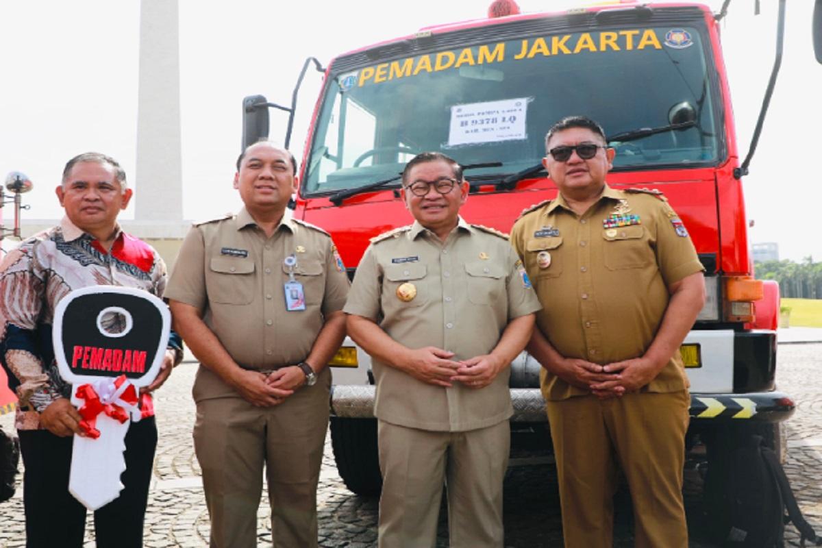 DKI Jakarta Hibahkan 14 Mobil Damkar ke Daerah, Pramono Dorong Penguatan Layanan Nasional
