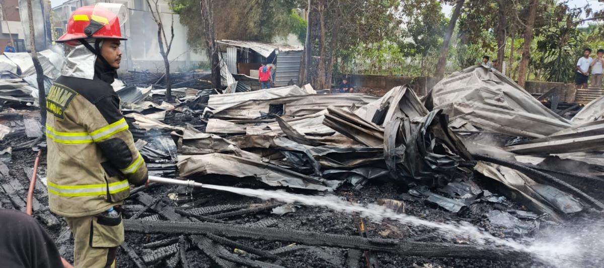 Kebakaran Bedeng Pekerja Proyek Sumarecon Tangerang, Kerugian Ditaksir Capai Puluhan Juta