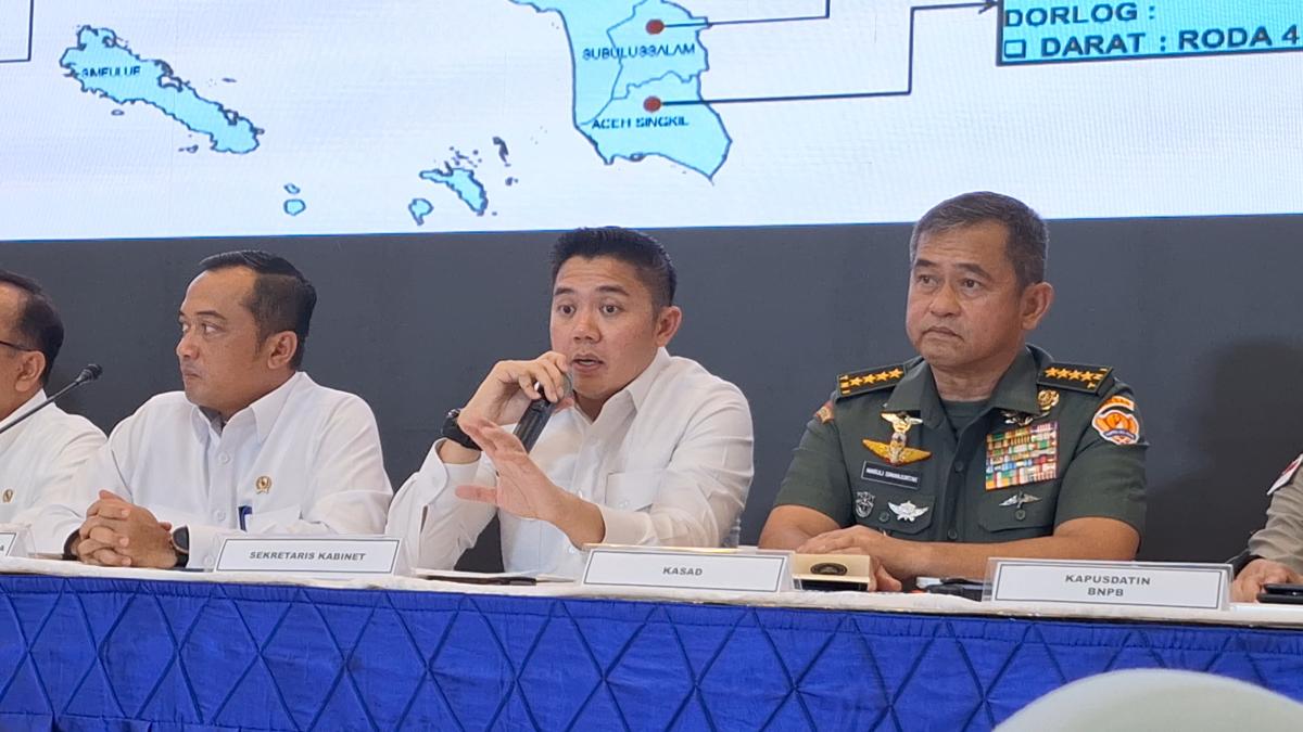 Seskab Teddy Sebut Prabowo Kirim Helikopter ke Aceh Sejak Pekan Pertama
