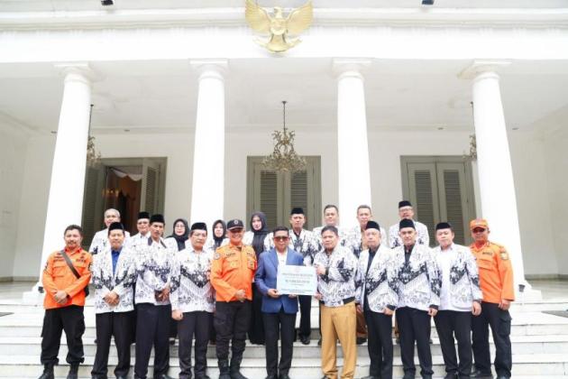 Andra Soni Salurkan Bantuan Kemanusiaan dari PGRI untuk Sumatera dan Aceh