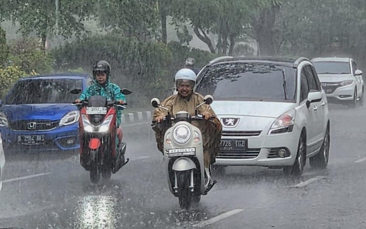 BMKG Prakirakan Hujan Warnai Malam Tahun Baru 2026 di Jakarta