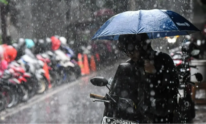 WASPADA! Jakarta Terancam Hujan Sangat Lebat Pada 24 Januari, BPBD Ingatkan Potensi Banjir Besar Mengintai