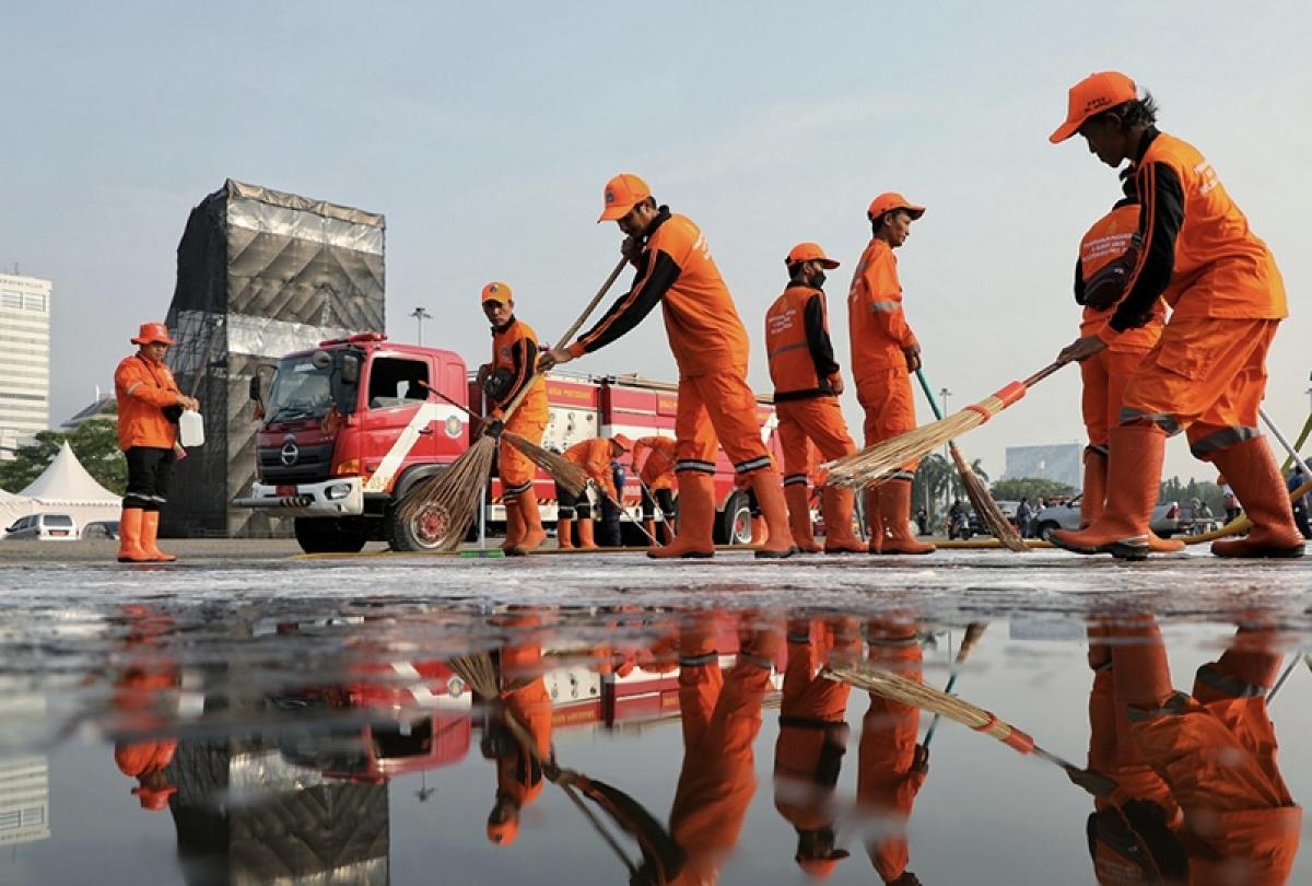 DLH DKI Angkut 91,41 Ton Sampah Sisa Perayaan Malam Tahun Baru