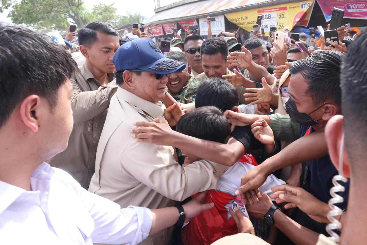 Momen Humanis Prabowo di Pengungsian Jadi Sorotan Dunia, Doa Awal Tahun Mengharukan