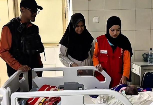 Ibu dan Bayi Korban Cedera Persalinan Dievakuasi dari Pengungsian Aceh Tamiang