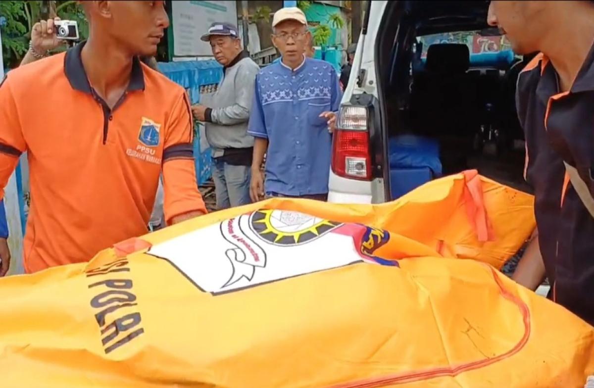 Mulut Berbusa, Polisi Sita Sejumlah Barang dari Kontrakan Satu Keluarga Tewas