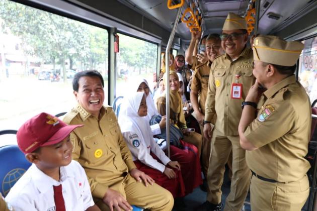 Pemkab Tangerang Dirikan Halte Bus Sekolah Gratis Bagi Pelajar 