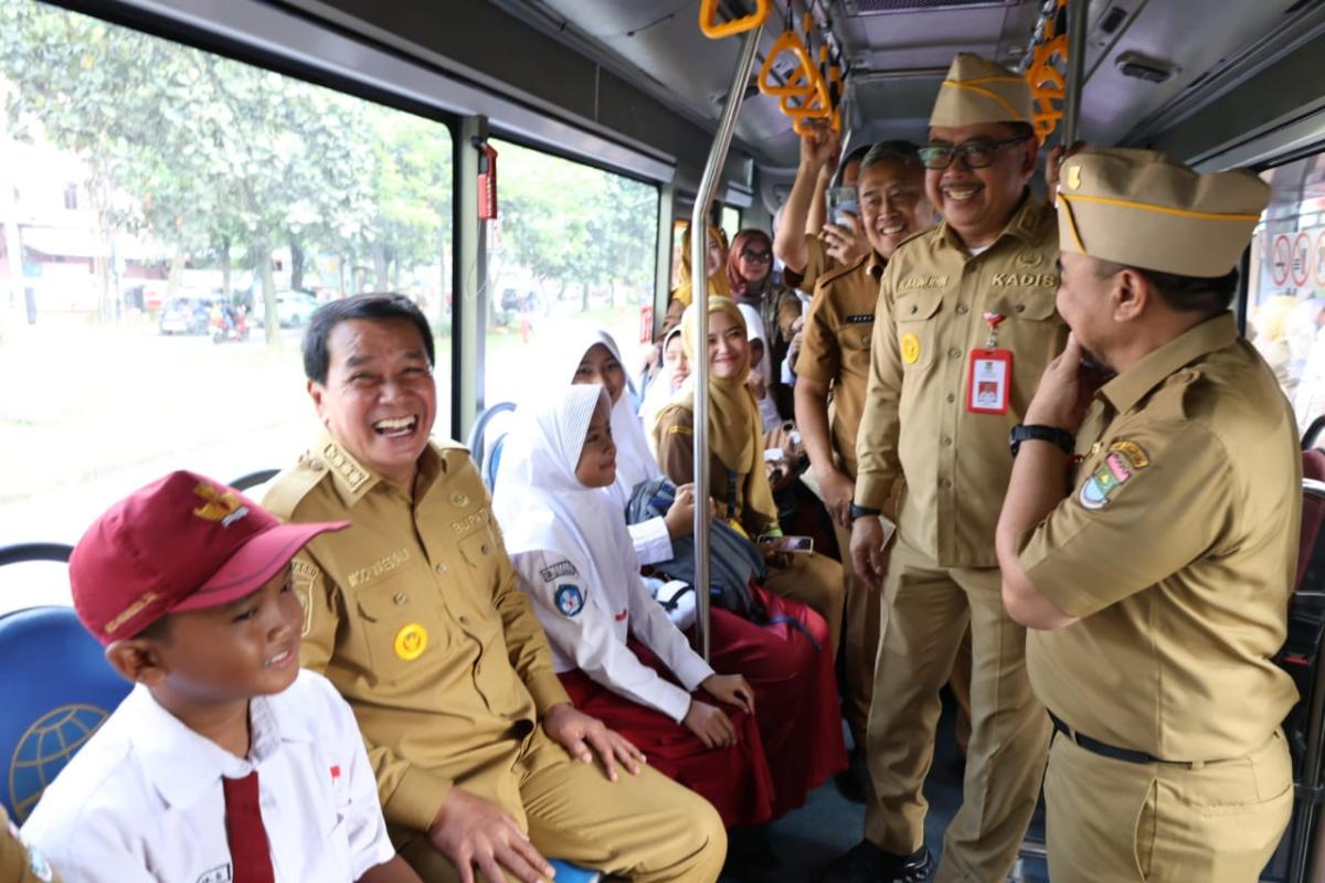 Pemkab Tangerang Dirikan Halte Bus Sekolah Gratis Bagi Pelajar 