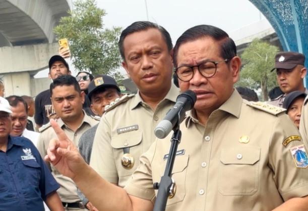 Gubernur DKI Perintahkan Penanganan Cepat Sampah di Pasar Induk Kramat Jati