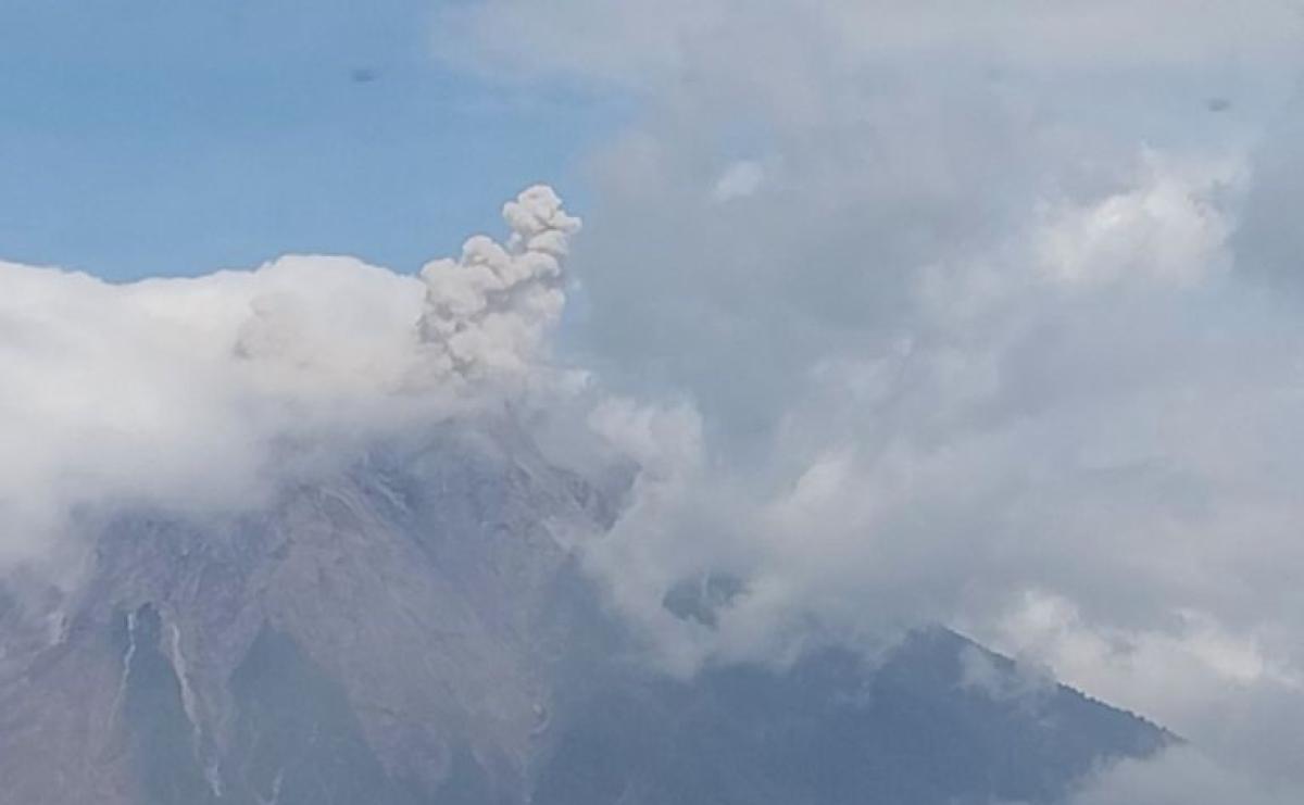 Gunung Semeru Erupsi Beruntun 3 Kali dalam Sejam, Status Masih Siaga