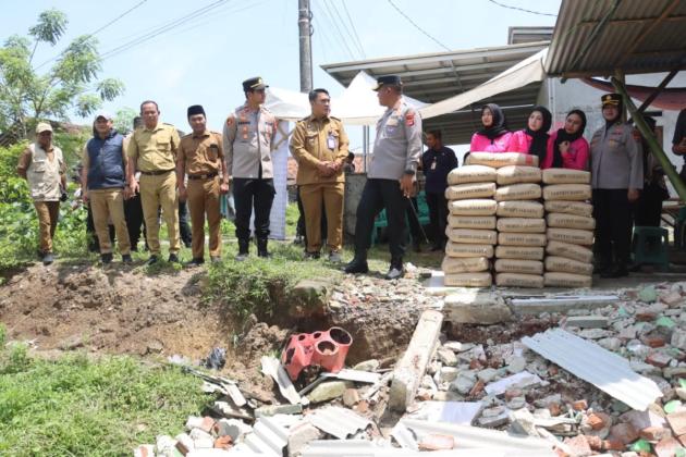 Kapolresta Tangerang Kunjungi Korban Longsor di Cisoka, Seperti Ini Kondisinya 
