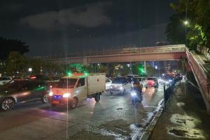 Habis Hujan di Jam Pulang Kantor, Jalan Letjen S Parman Jakarta Terpantau Macet