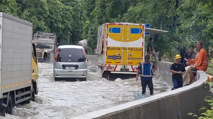 Genangan Air di Tol Sedyatmo Makin Parah, Jasa Marga Kerahkan 9 Pompa Sekaligus!