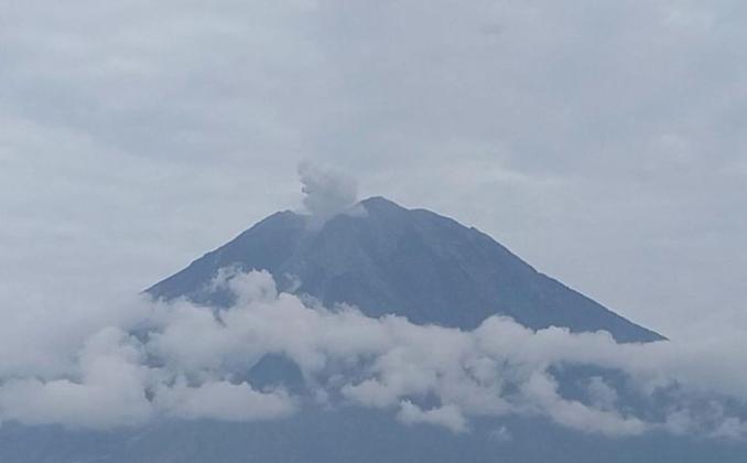 Gunung Semeru Erupsi Empat Kali Pagi Ini, Status Siaga Level III