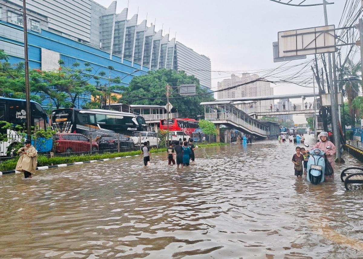 Banjir di Jakarta Berangsur Surut, 28 RT dan 6 Jalan Masih Tergenang