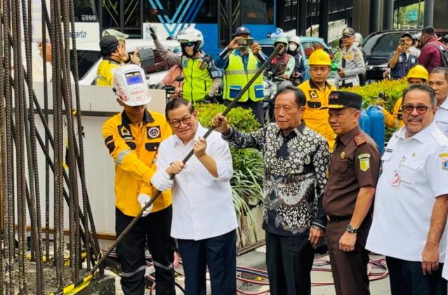 22 Tahun Mangkrak, Pemprov DKI Mulai Bongkar 109 Tiang Monorel di Rasuna Said