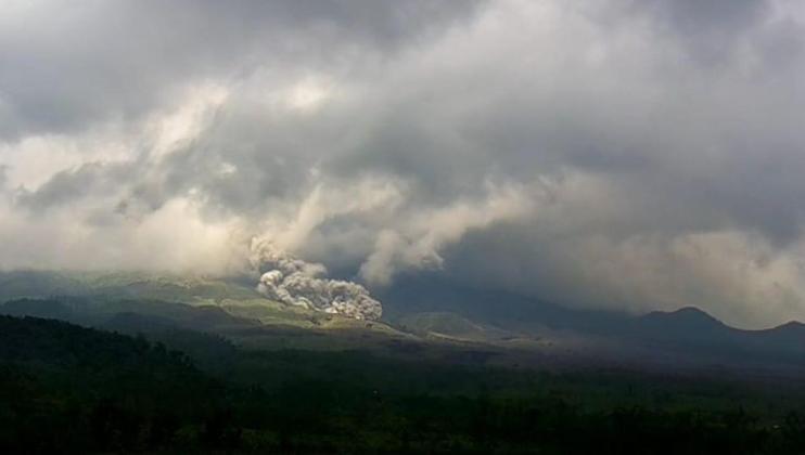 Gunung Semeru Luncurkan Awan Panas Guguran 5 Km, Status Siaga Level III Masih Berlaku