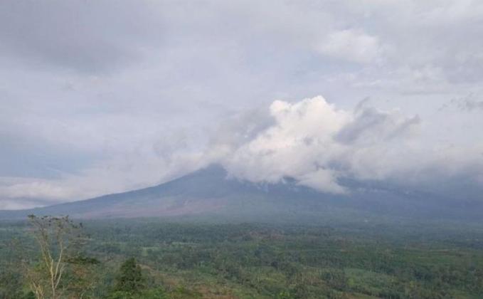 Gunung Semeru Masih Siaga, Awan Panas Meluncur 5 Km Berulang Kali