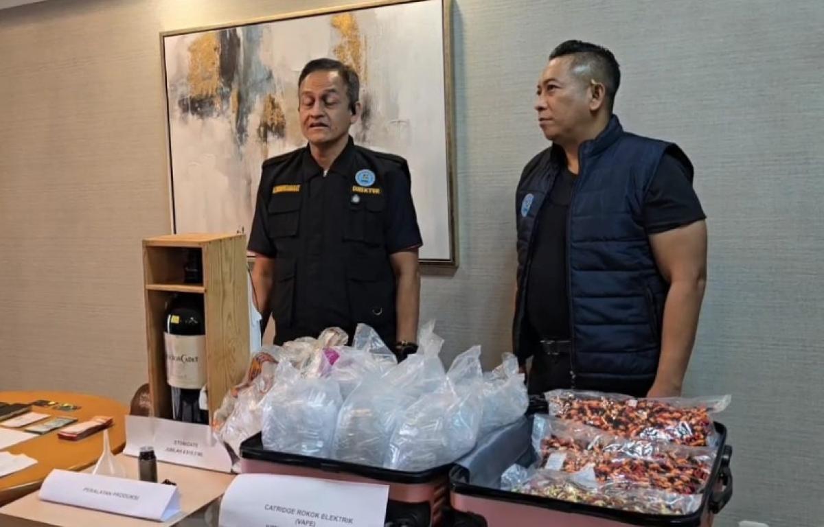BNN Tangkap 2 WNA Malaysia Produksi Vape Berisi Narkoba di Jakarta